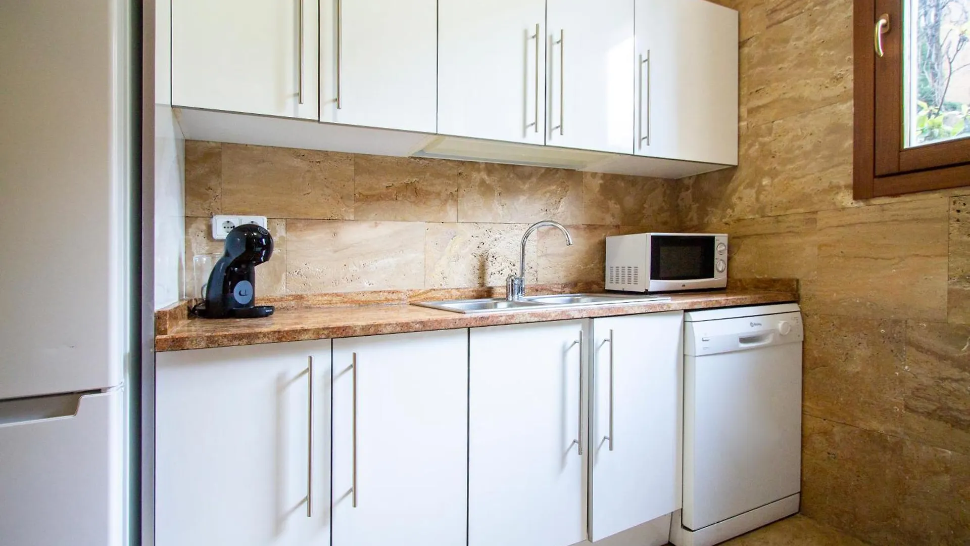 Apartamentos Villablino Arturo Soria Madrid España