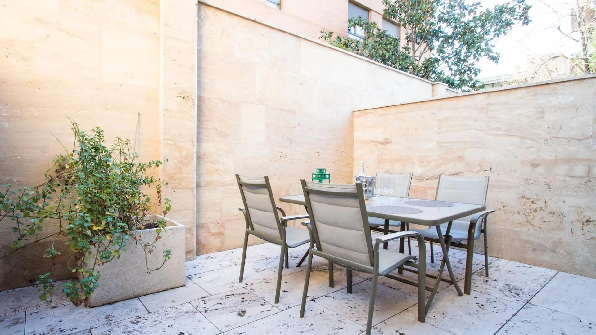 Apartamentos Villablino Arturo Soria Madrid